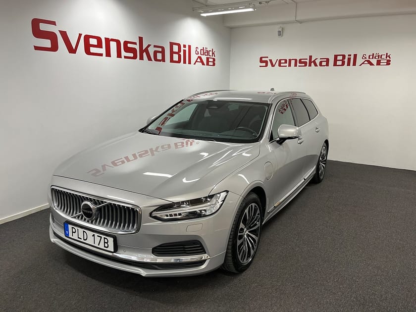 Bild 1 av Volvo V90 LADDHYBRID T6 AWD AUT CoreEdition Drag 2,99% ränta