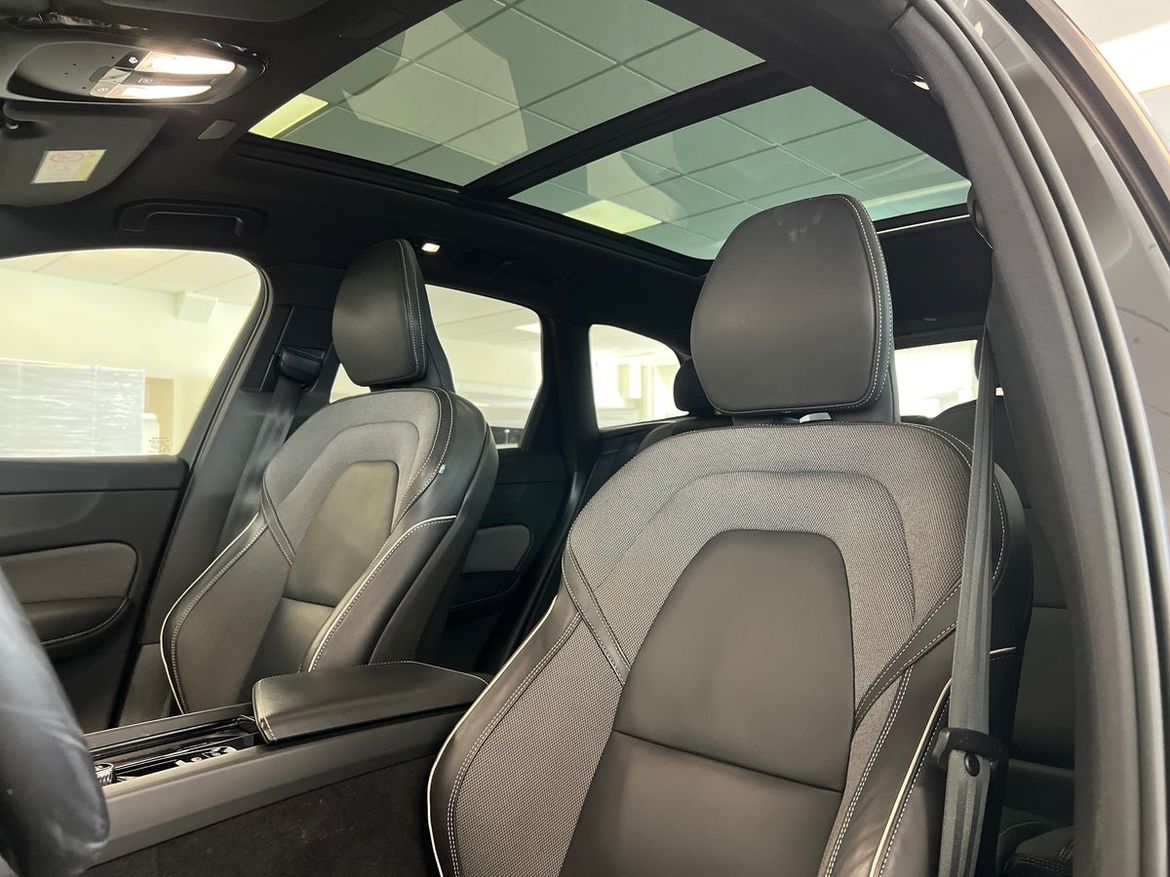 Volvo XC60 2025 - miniatyr 10