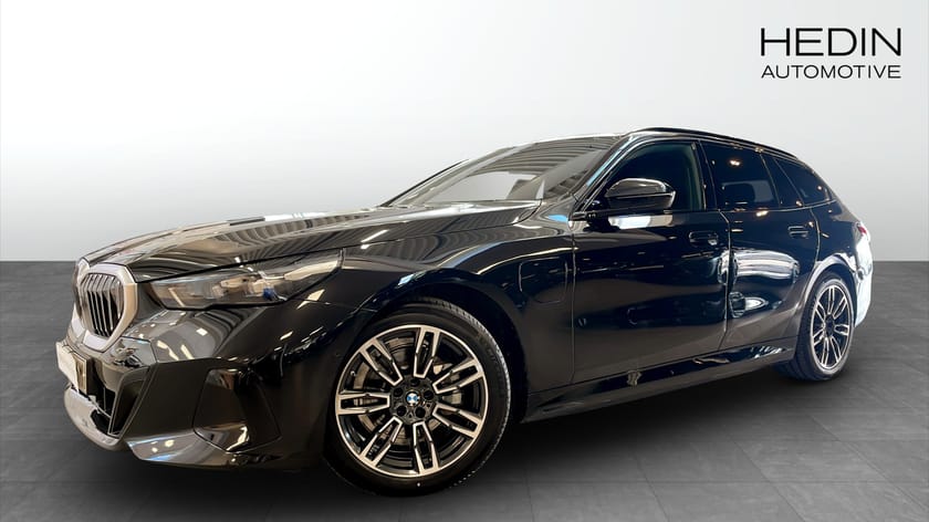 Bild 1 av BMW 530e xDrive Touring Plug In Hybrid M Sport Rattvärme Alcantara