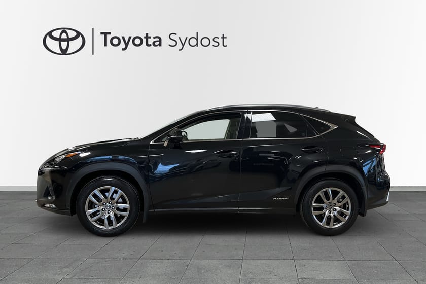 Bild 4 av Lexus NX 300h AWD – Executive, Rattvärme, Dragkrok, Safety Sense