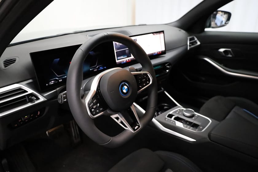 Bild 5 av BMW 330e xDrive Sedan | M Sport | Fartpilot | Dragkrok