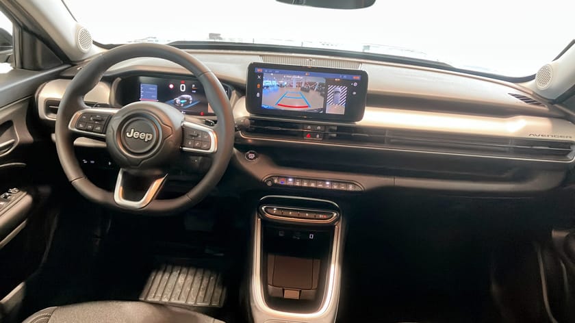 Bild 4 av Jeep Avenger e-Hybrid MHEV 1.2 100HP ALTITUDE *Leveransklar inkl. Vinterhjul