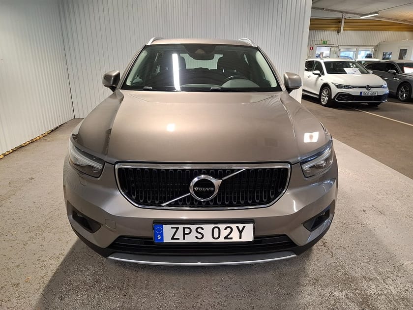 Bild 2 av Volvo XC40 B4 Geartronic Mom Adv SE Digitala Mätare Värmare Drag