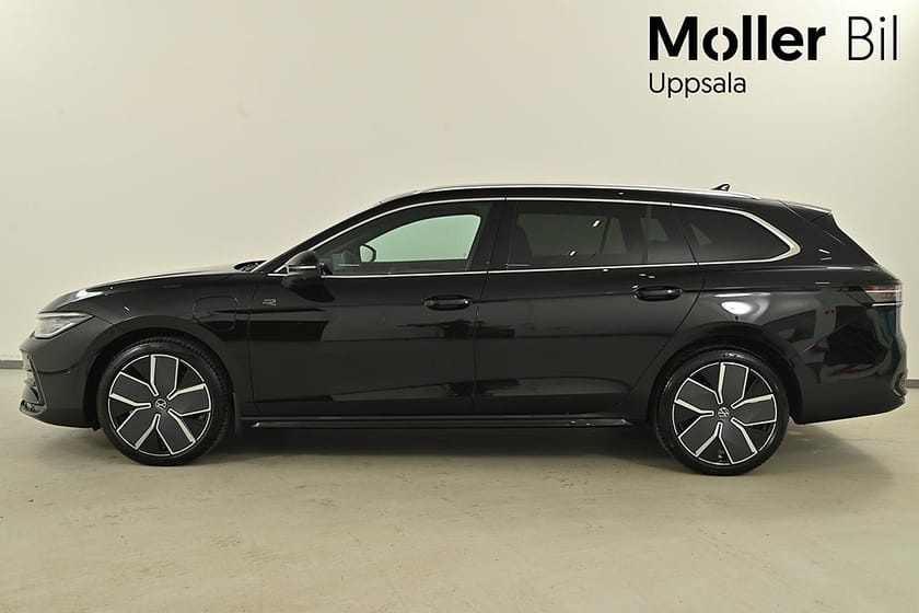 Bild 4 av Volkswagen Passat Variant eHybrid R-Line SWE Edition 272 hk DSG6