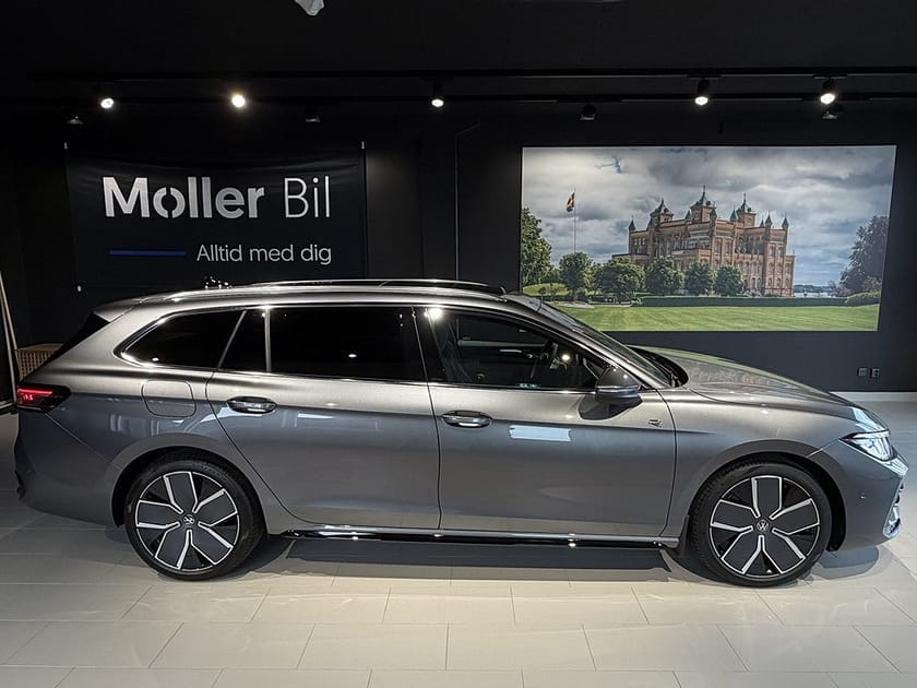 Bild 2 av Volkswagen Passat Sportscombi R-Line eHybrid SWE Edt., 272hk, 12 Mil El!