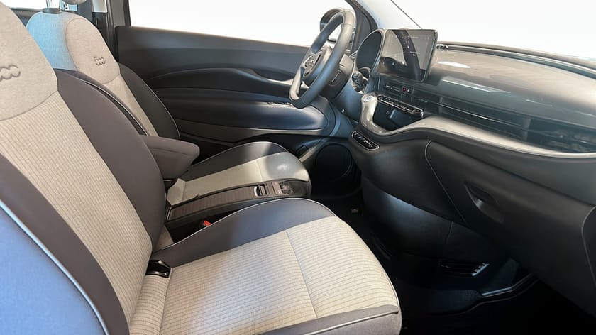 Bild 3 av Fiat 500e HB ICON 320KM / Navi / Carplay / Årsskatt 360kr