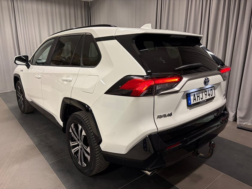 Bild 3 av Toyota RAV4 Plug-in Hybrid E-CVT X EDITION Dragkrok Vinterhjul