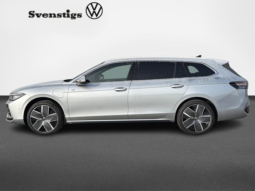 Bild 2 av Volkswagen Passat Variant eHybrid 272 DSG6 R-LINE LAGERBIL