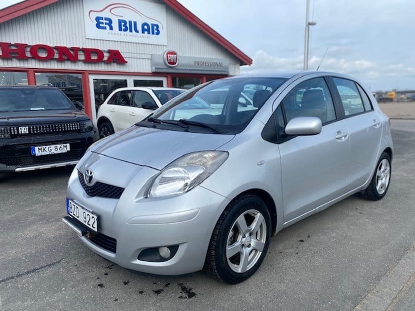 Bild 1 av Toyota Yaris 1,3 99 hk, nybes