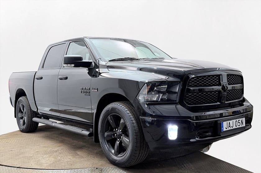 Bild 4 av RAM 1500 Crew Cab Classic 5.7 V8 HEMI Drag Nav Kamera ALPINE