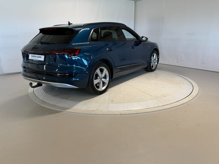 Bilde 3 av Audi e-tron 55 quattro Advanced Sport ACC/Krok/360-kam/Delskinn/El.sete