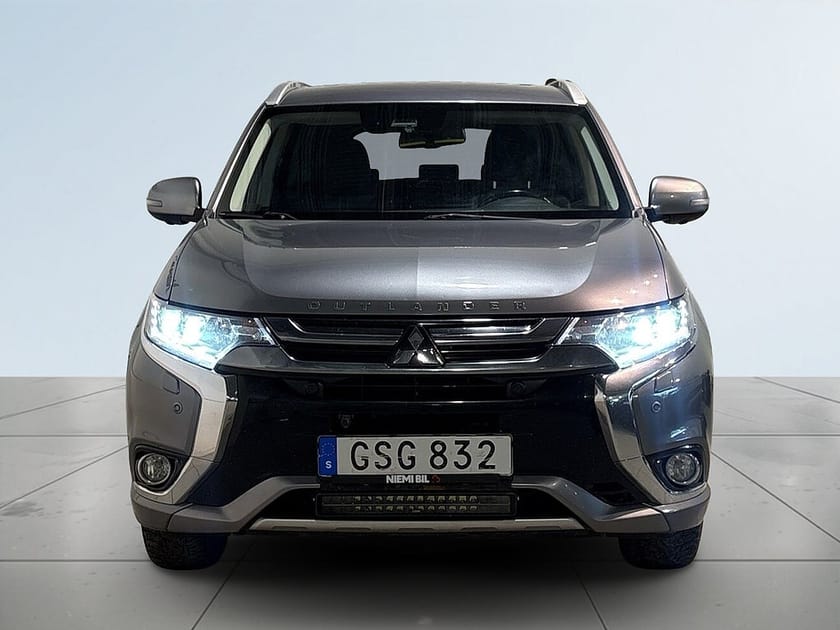 Bild 2 av Mitsubishi Outlander PHEV Business 360° Pvärm Drag Skinn Elbaklucka MoK SoV