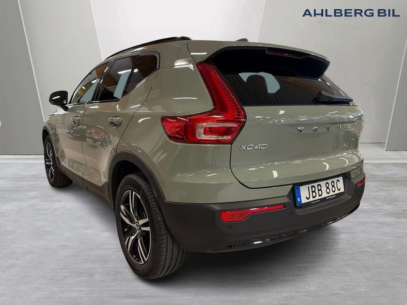 Bild 3 av Volvo XC40 B3 FWD Bensin Plus Dark, Klimatpaket, Förarstödpaket, Parkeringskamera Bak, Baklucka Elmanövrerad, Google Maps
