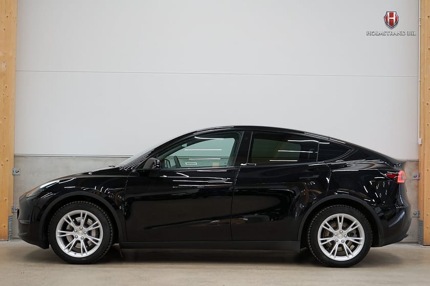 Bild 1 av Tesla Model Y Long Range AWD 514hk Drag Värmepump Rattvärme MOMS