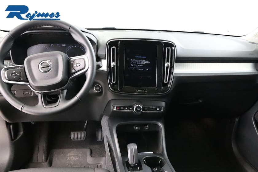 Bild 2 av Volvo XC40 B4 FWD Bensin Momentum Advanced SE