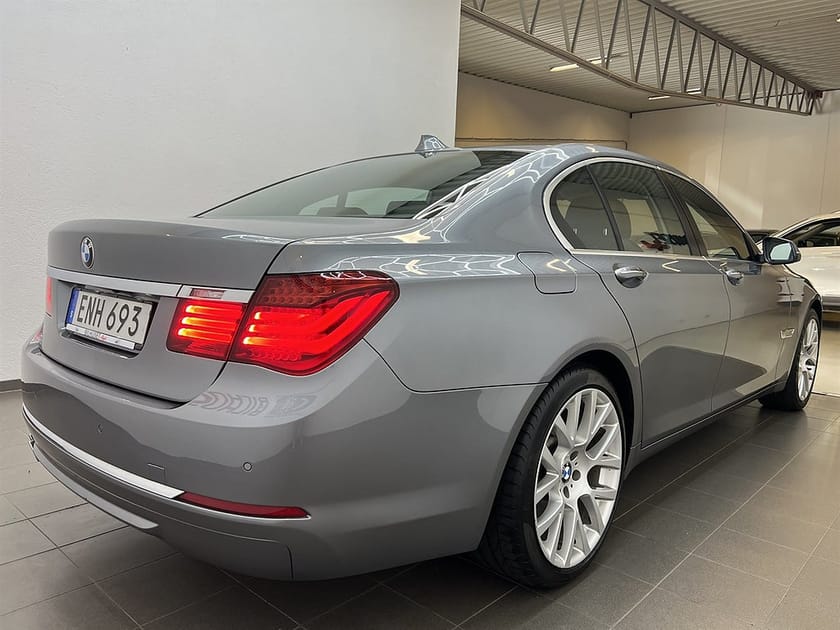 Bild 3 av BMW 730d xDrive 730 258hk Tlucka/HUD/Läder/Navi/Bkamera/Softclose