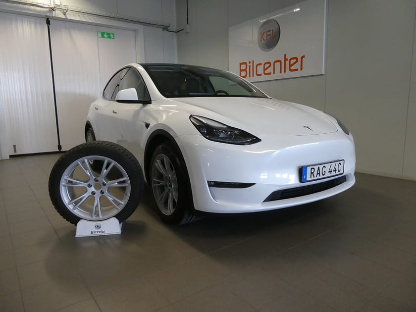 Bild 1 av Tesla Model Y Long Range AWD Pano-Kamera-AutoPilot-Skinn-SoV