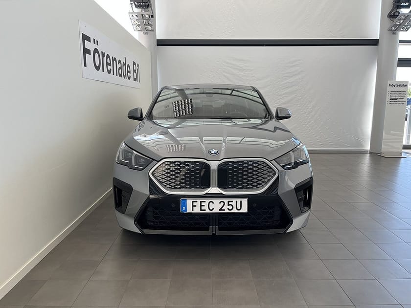 Bild 2 av BMW iX2 xDrive30 M Sport Drag Rattvärme 19" Park Assist