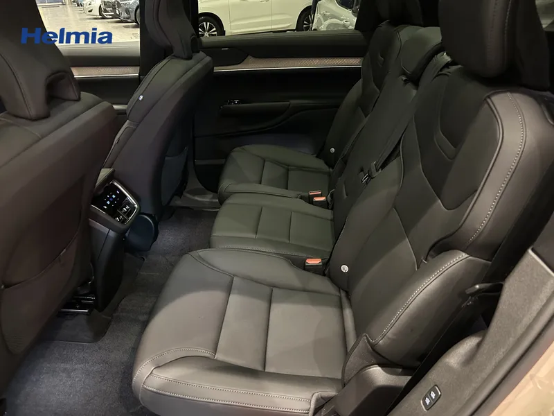 Bild 12 av 17 – Volvo EX90 Twin Motor 7-seater Plus 7-sätes Pilot Assist
