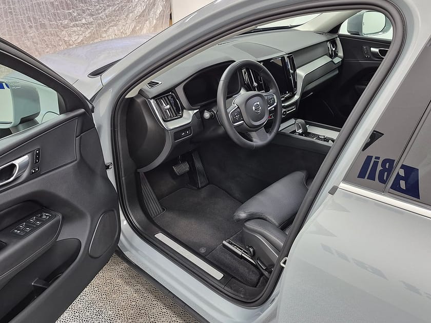 Bild 2 av Volvo XC60 T6 Recharge Core Bright plug in AWD 350HK 4x4 Läder Pan