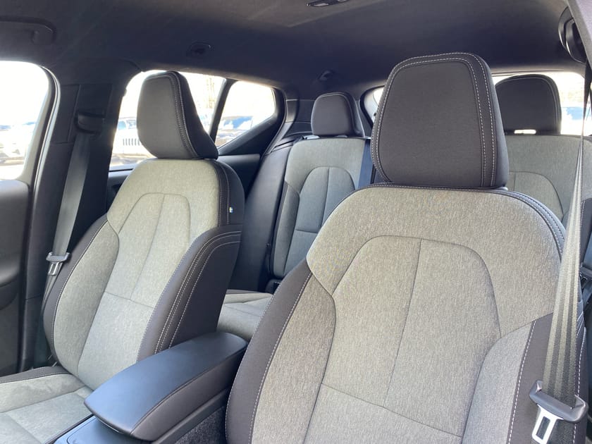 Bild 2 av Volvo XC40 B4 FWD Bensin Plus Dark