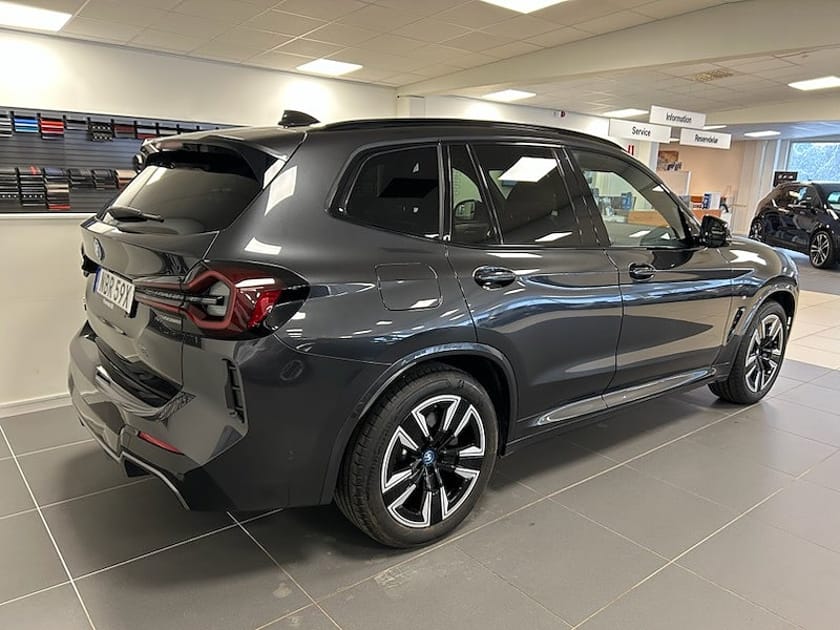 Bild 4 av BMW iX3 Charged Drag Park Assist Rattv Driving Assisant Pro