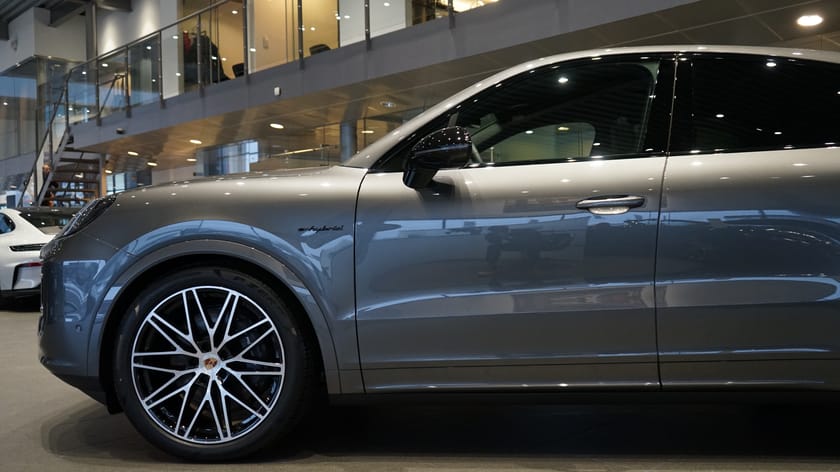 Bild 4 av Porsche Cayenne Coupé E-Hybrid Black Edition