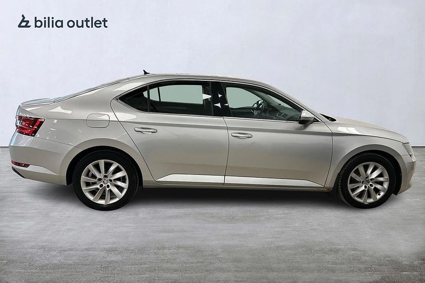 Bild 5 av Škoda Superb Skoda 2.0 TDI Style Nyservad P-värmare B-kamera Navi Dragkrok