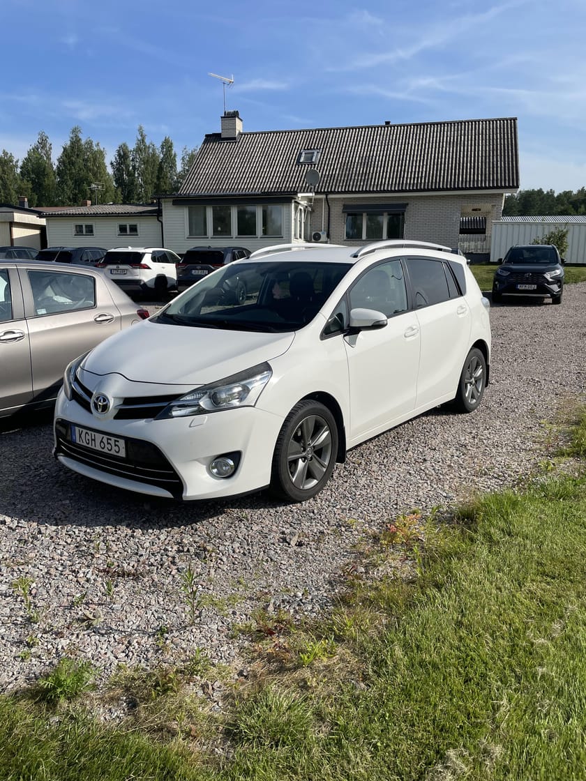 Bild 2 av Toyota Verso 1.6 Manuell, 111hk - Edition 50 / V-hjul, MoK