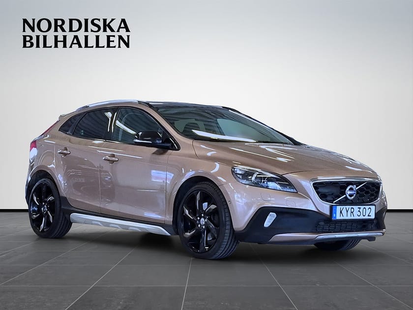 Bild 1 av Volvo V40 Cross Country D4 Geartronic Summum Panorama Värmare Helskinn