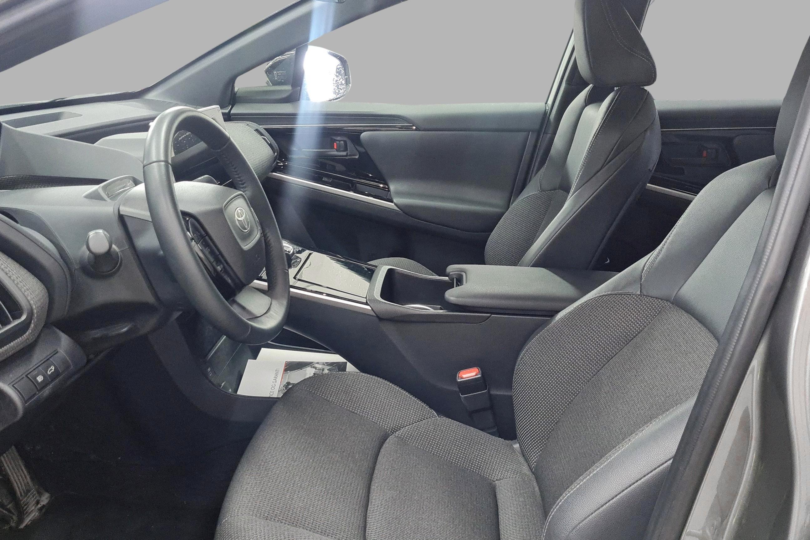 Thumnail bilde 3 av Toyota bZ4X