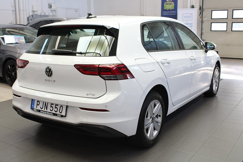 Bild 4 av Volkswagen Golf 1.0 eTSI OPF Base Cockpit/Navi