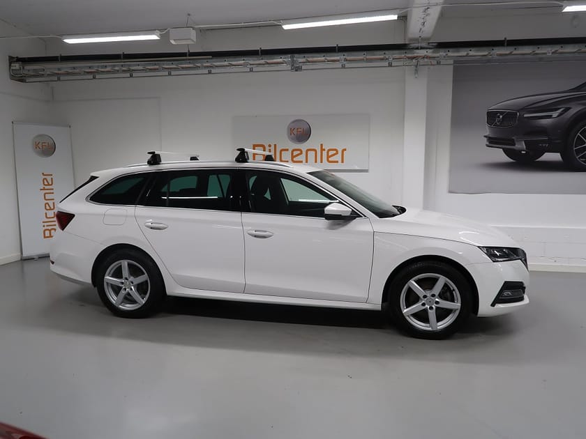 Bild 5 av Škoda Octavia Kombi iV Skoda Style V-Däck ingår Värmare-Kamera-CarPlay-Keyl