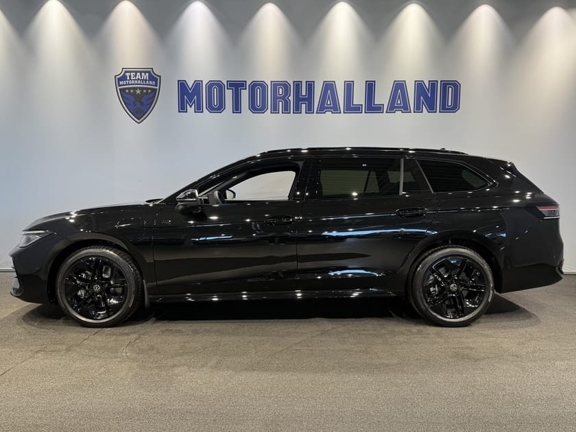 Bild 1 av Volkswagen Passat Variant eHybrid R-Line / Pano / HUD /Massage / Drag