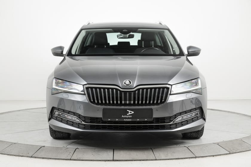 Bilde 3 av Škoda Superb Stasjonsvogn 2,0 TDI 200hk Style 4x4 Krok ACC Webasto Kamera Minne