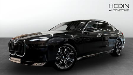 BMW i7 xDrive60 xDriev 60 B&W Theatre Screen Massage Automatdörrar Pano Sky