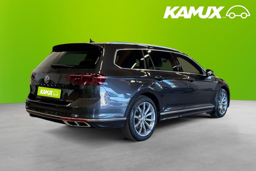 Bild 4 av Volkswagen Passat Sportscombi 2.0 TDI 4Motion R-Line 190hk Cockpit Matrix Skinn Värmare Drag Kamera