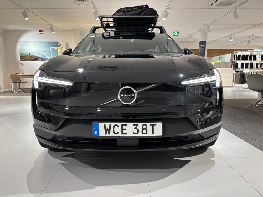 Bild 2 av Volvo EX30 Single Motor Extended Range M R Plus Edition