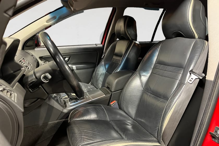 Bild 3 av Volvo XC90 7 Säten 3.2 238 HK AUT AWD SPORTS-LINE DRAG PDC M&K 7SITS 19"