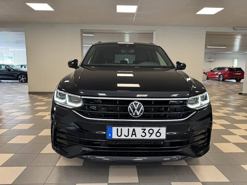 Bild 3 av Volkswagen Tiguan eHybrid 1.4 TSI Black Edt R-Line Cockpit Drag Navi 245H
