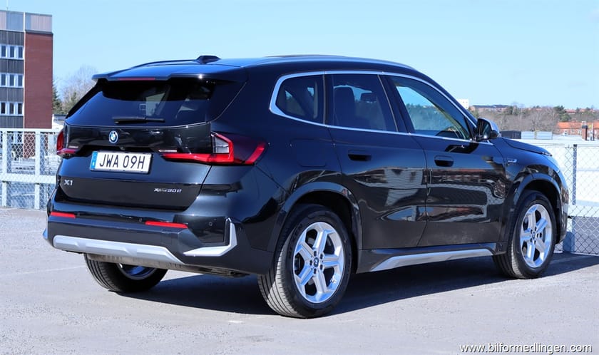 Bild 4 av BMW X1 xDrive30e Plug-In-Hybrid X-Line Pano S/V-hjul