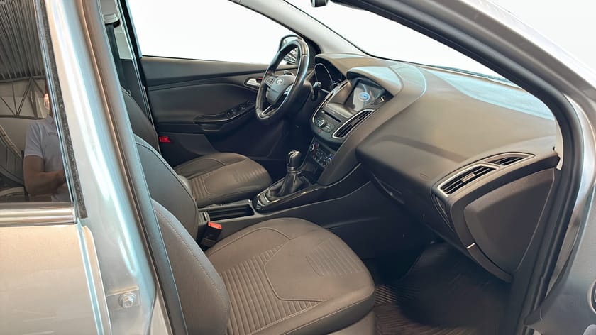 Bild 3 av Ford Focus Kombi III TURNI