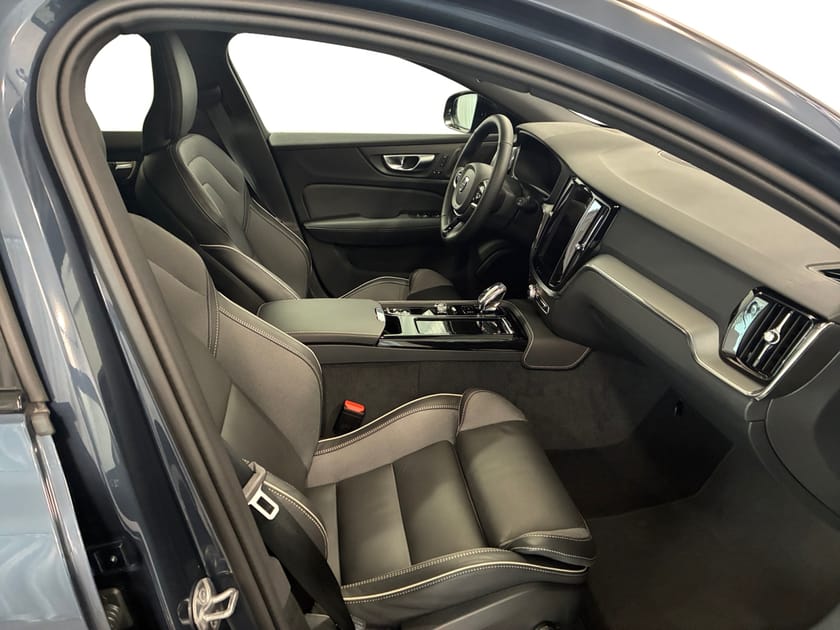 Bild 4 av Volvo V60 T6 Plus Dark Nordic Edition | Drag | 360° | H&K |