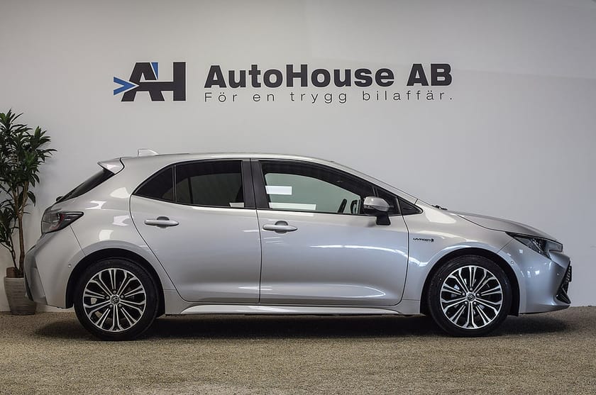 Bild 3 av Toyota Corolla Hybrid e-CVT Style Rattvärme Backkamera Adaptiv Farthål