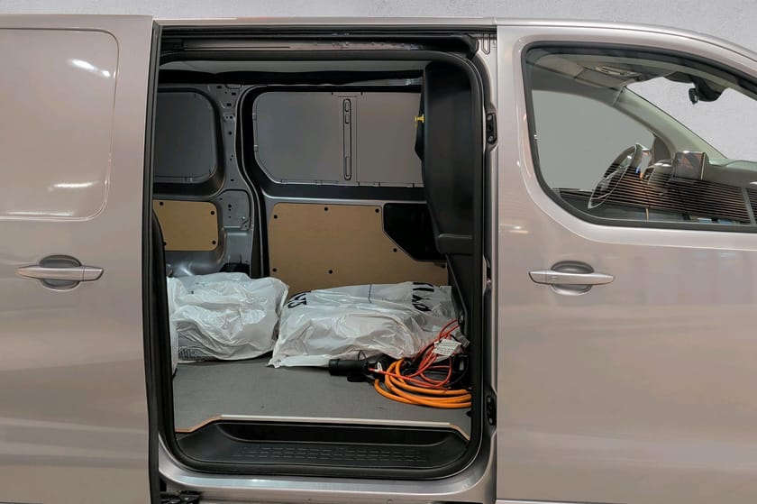Bilde 4 av Toyota Proace Electric Long 75 75Kw L2 Comfort Plus - Hengerfeste
