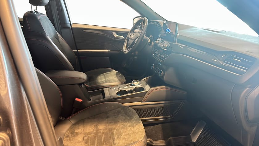 Bild 3 av Ford Kuga Plug-In Hybrid ST-LINE X DRAGKROK