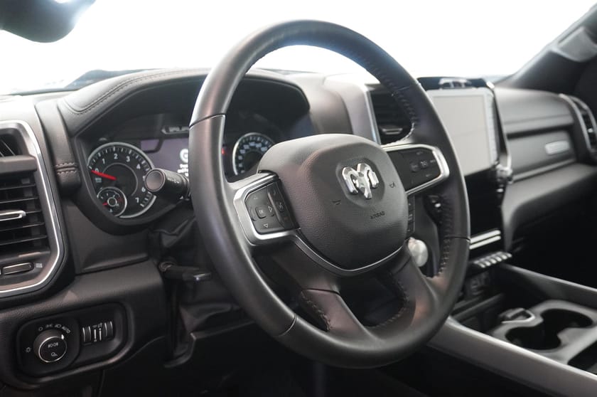 Bild 2 av RAM 1500 Crew Cab 5.7 V8 Hemi 4x4 Laramie Night Edition