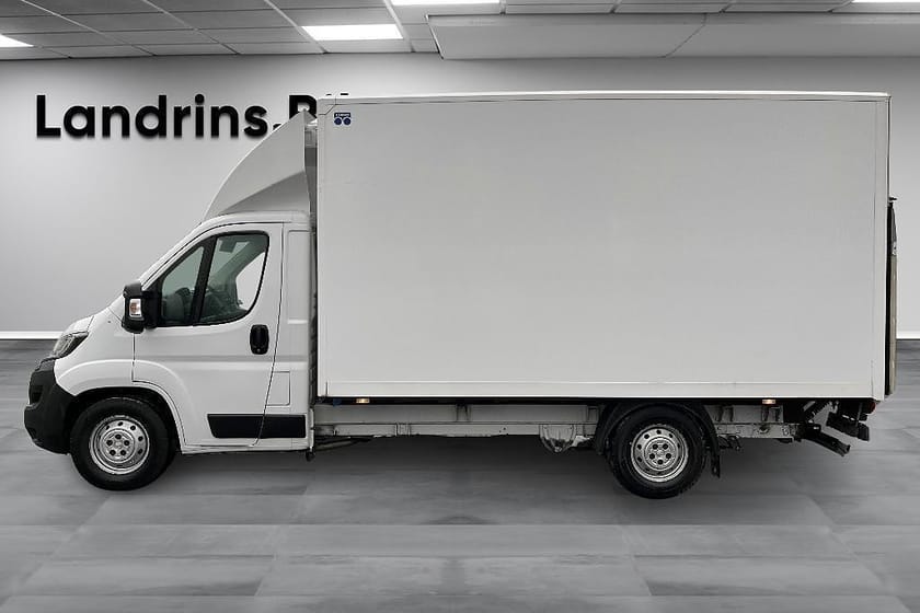 Bild 4 av Peugeot Boxer Chassi Cab 2.2 CDI 165HK Volymskåp med Lyft / KYLBIL