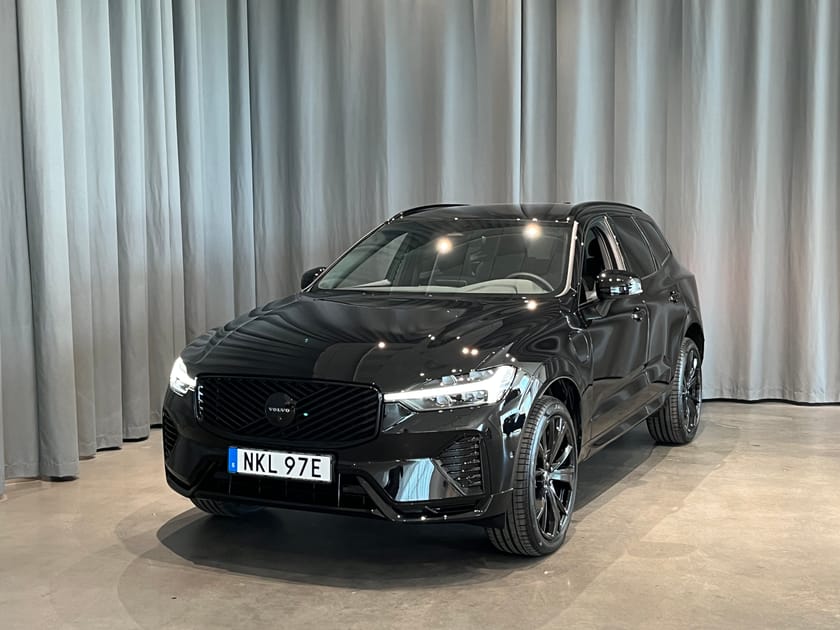 Bild 1 av Volvo XC60 T6 Plus Black Nordic Edition Lagerbil Redo för Omg Leverans