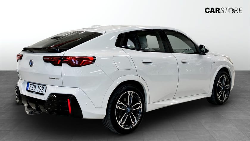 Bild 2 av BMW iX2 xDrive30 xDrive30, 306hk, M-sport|Backkamera|Drag|carplay
